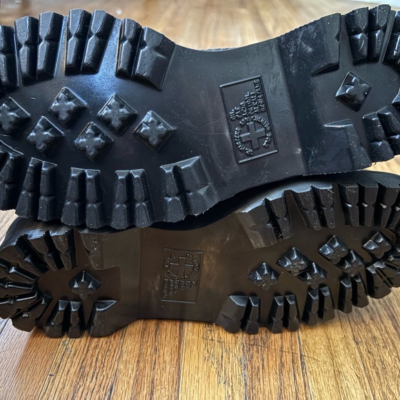 Dr. Martens Black Leather Chelsea Ankle Boots - Picture 4 of 5